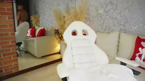 Snapshot of diagostone chatting on December 17, 1:50 pm Diego online show from December 17, 1:50 pm