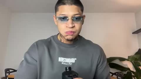 Snapshot of diagostone chatting on February 16, 4:19 am Diego online show from February 16, 4:19 am