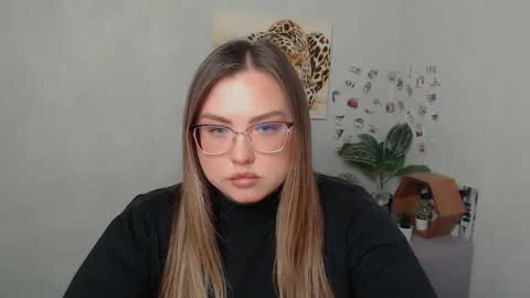 Snapshot of diamantkriss_ chatting on March 9, 8:18 am Kriss online show from March 9, 8:18 am