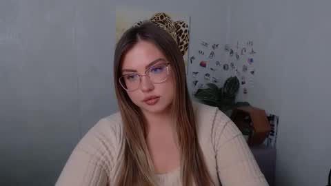 Snapshot of diamantkriss_ chatting on March 10, 8:41 am Kriss online show from March 10, 8:41 am