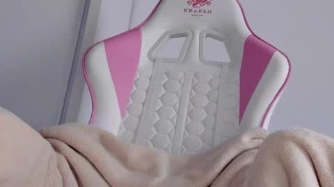 Snapshot of diamond_ava_ chatting on January 21, 7:04 am Thea online show from January 21, 7:04 am