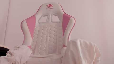 Snapshot of diamond_ava_ chatting on January 23, 10:01 am Thea online show from January 23, 10:01 am