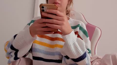 Snapshot of diamond_ava_ chatting on February 3, 7:29 am Thea online show from February 3, 7:29 am