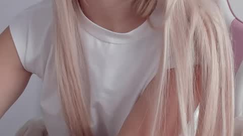 Snapshot of diamond_ava_ chatting on February 14, 7:28 am Thea online show from February 14, 7:28 am