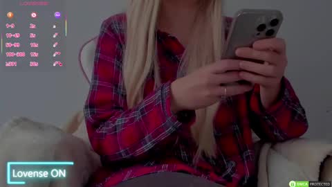 Snapshot of diamond_ava_ chatting on February 21, 6:40 am Thea online show from February 21, 6:40 am