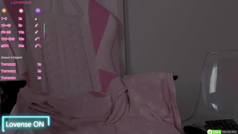 Snapshot of diamond_ava_ chatting on February 24, 9:53 am Thea online show from February 24, 9:53 am