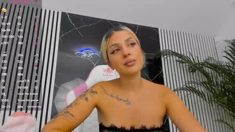 Snapshot of diamond_ava_ chatting on September 16, 6:31 pm Thea online show from September 16, 6:31 pm