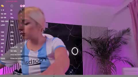 Snapshot of diamond_ava_ chatting on November 2, 7:38 pm Thea online show from November 2, 7:38 pm