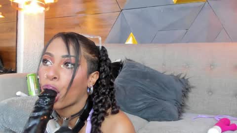 Snapshot of diamond_black19 chatting on February 1, 8:37 pm Camila and Megan online show from February 1, 8:37 pm