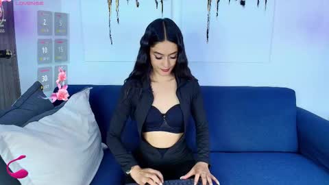 Snapshot of diamond_black19 chatting on September 18, 7:05 pm Camila and Megan online show from September 18, 7:05 pm