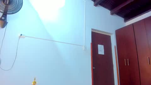 Snapshot of diamond_sweet0 chatting on May 9, 3:01 am Diamond online show from May 9, 3:01 am