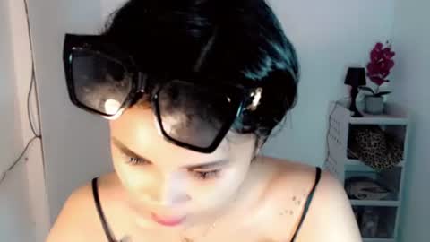 Snapshot of diamond_temptress chatting on June 9, 9:32 am diamond_temptress online show from June 9, 9:32 am