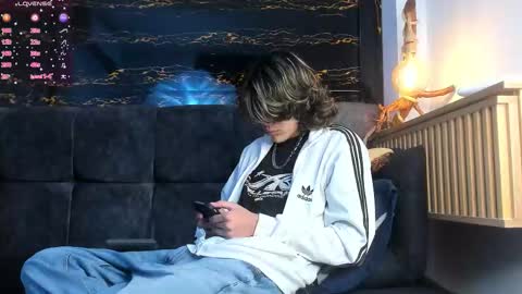 Snapshot of diamond_twink chatting on October 30, 3:52 am diamond_twink online show from October 30, 3:52 am