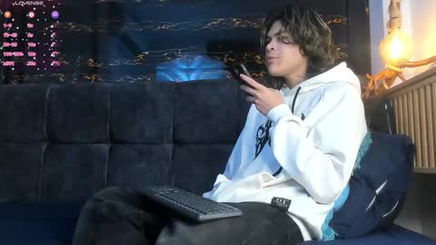 Snapshot of diamond_twink chatting on November 4, 4:00 am diamond_twink online show from November 4, 4:00 am