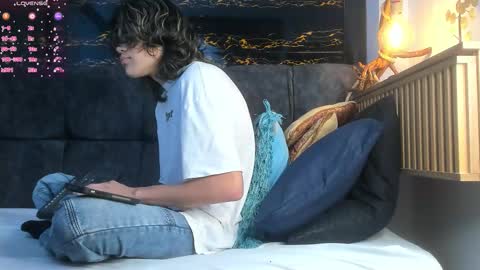 Snapshot of diamond_twink chatting on November 23, 3:50 am diamond_twink online show from November 23, 3:50 am