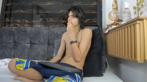 Snapshot of diamond_twink chatting on February 16, 1:51 pm diamond_twink online show from February 16, 1:51 pm