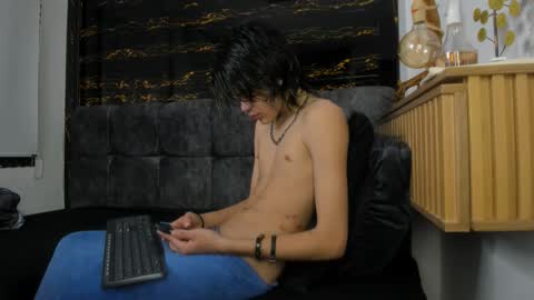 Snapshot of diamond_twink chatting on February 24, 1:53 pm diamond_twink online show from February 24, 1:53 pm