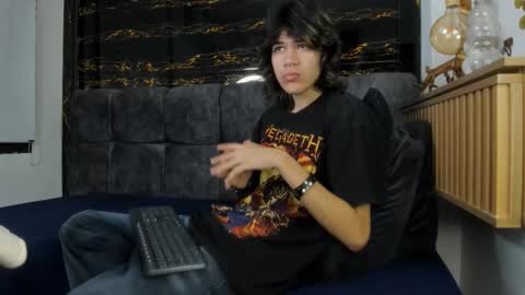 Snapshot of diamond_twink chatting on February 26, 1:43 pm diamond_twink online show from February 26, 1:43 pm