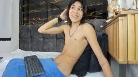 Snapshot of diamond_twink chatting on February 28, 2:07 pm diamond_twink online show from February 28, 2:07 pm