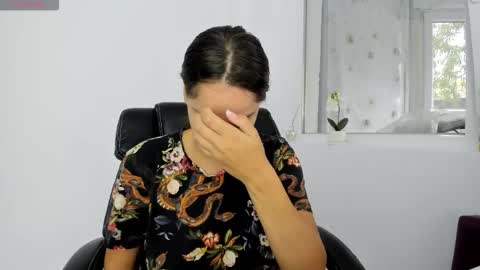 diamondkay_ online show from October 7, 8:11 am