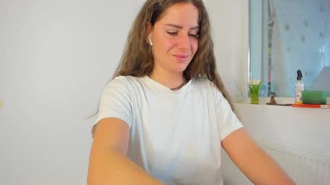 diamondkay_ online show from April 6, 6:03 am