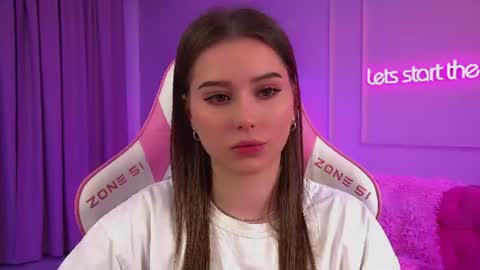 Snapshot of dianabecker chatting on June 29, 6:08 pm Diana online show from June 29, 6:08 pm