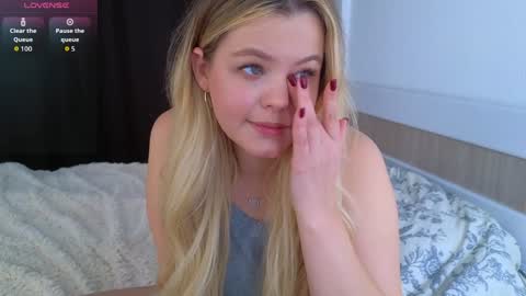 Snapshot of dianaholiday chatting on November 17, 7:47 am Olga online show from November 17, 7:47 am