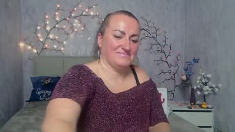 Snapshot of dianamgg chatting on April 24, 7:11 am Diana online show from April 24, 7:11 am