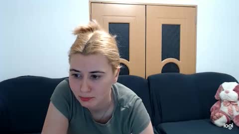 Snapshot of dianasmiey7 chatting on February 9, 9:17 pm dianasmiey7 online show from February 9, 9:17 pm