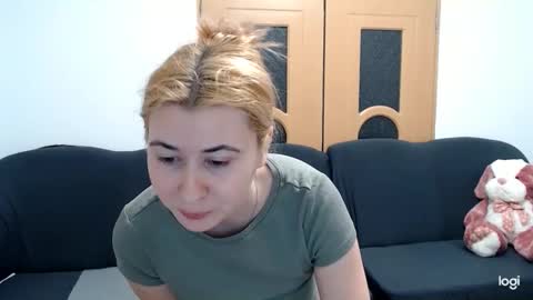 Snapshot of dianasmiey7 chatting on February 13, 9:06 pm dianasmiey7 online show from February 13, 9:06 pm