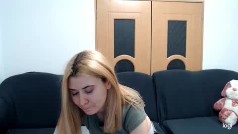 Snapshot of dianasmiey7 chatting on March 8, 6:05 pm dianasmiey7 online show from March 8, 6:05 pm