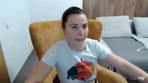 Snapshot of dianasmiey7 chatting on May 27, 9:39 am dianasmiey7 online show from May 27, 9:39 am