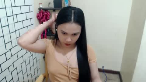 Snapshot of diane_intownx chatting on February 5, 7:18 am Diane online show from February 5, 7:18 am