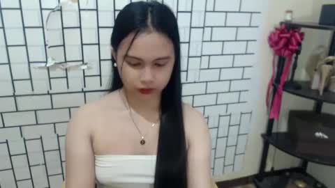 Snapshot of diane_intownx chatting on February 13, 12:46 am Diane online show from February 13, 12:46 am