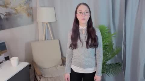 My name is Mia online show from October 24, 8:11 am