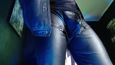 DICAPRIO online show from April 17, 6:33 pm