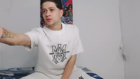 dick_boy_18 online show from May 2, 4:34 pm