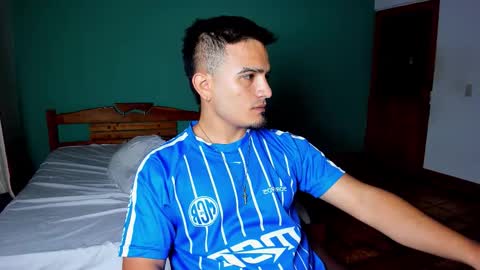 Snapshot of diegocr_ chatting on February 3, 3:15 am Diego online show from February 3, 3:15 am