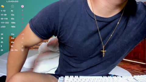 Snapshot of diegocr_ chatting on February 8, 6:44 pm Diego online show from February 8, 6:44 pm