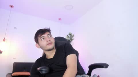 Snapshot of diegorogue_ chatting on December 11, 3:37 pm Diego rogue online show from December 11, 3:37 pm