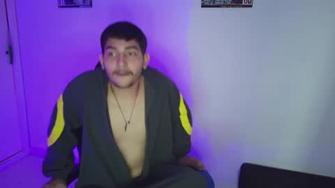 Snapshot of diegorogue_ chatting on October 31, 11:28 pm Diego rogue online show from October 31, 11:28 pm