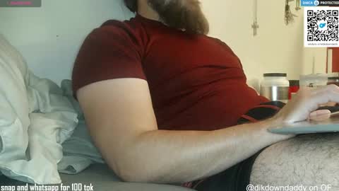 Snapshot of dikdowndaddy chatting on October 1, 7:25 am Daddy online show from October 1, 7:25 am