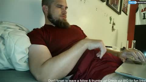 Snapshot of dikdowndaddy chatting on June 27, 12:10 pm Daddy online show from June 27, 12:10 pm