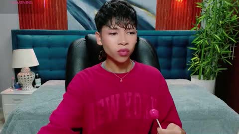  DILAN online show from February 8, 6:33 pm