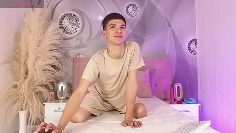 dilan_femboy_ online show from August 4, 2:30 pm