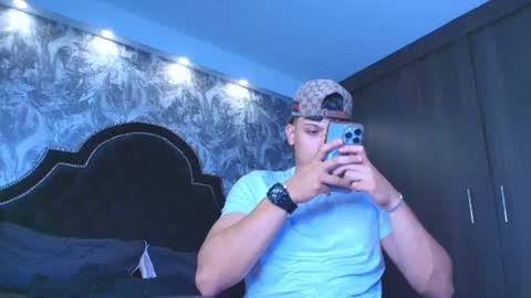 Snapshot of dilanmiller_ chatting on June 16, 7:27 pm dilanmiller_ online show from June 16, 7:27 pm