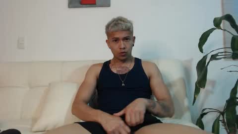 Snapshot of dilanxxx8888 chatting on November 13, 5:06 am dilanxxx8888 online show from November 13, 5:06 am