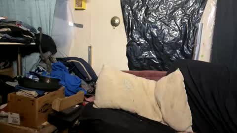 Snapshot of dilf_96 chatting on December 15, 1:10 am Daddy online show from December 15, 1:10 am