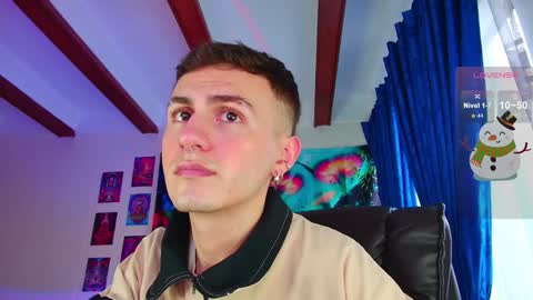 Snapshot of dimitri_bilak_ chatting on December 6, 10:19 pm Julian Independent Model online show from December 6, 10:19 pm