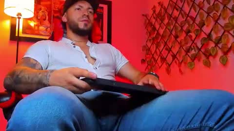 Snapshot of dimitri_master chatting on December 1, 8:25 pm Angel Dimitri online show from December 1, 8:25 pm